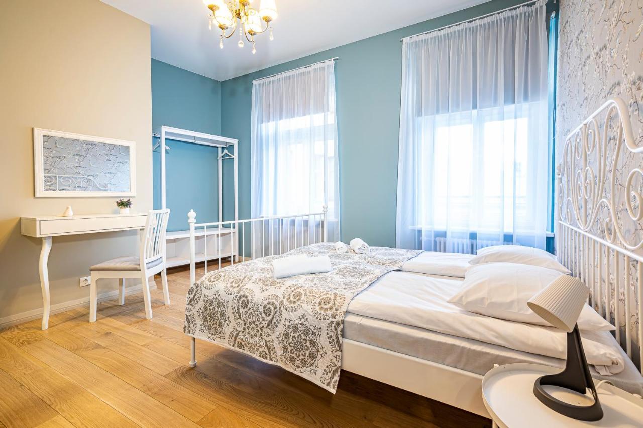 Blue Bird Hostel In Riga Old Town מראה חיצוני תמונה