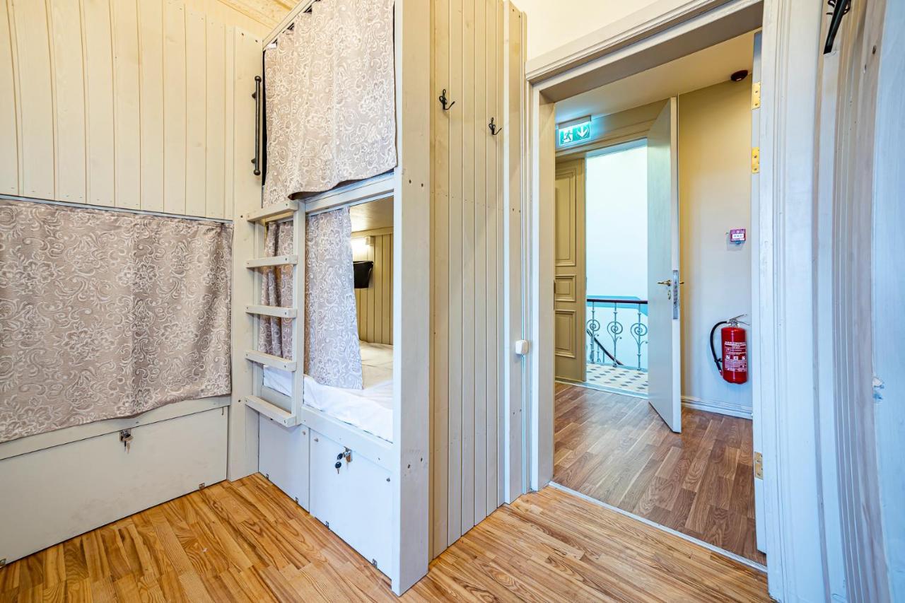Blue Bird Hostel In Riga Old Town מראה חיצוני תמונה