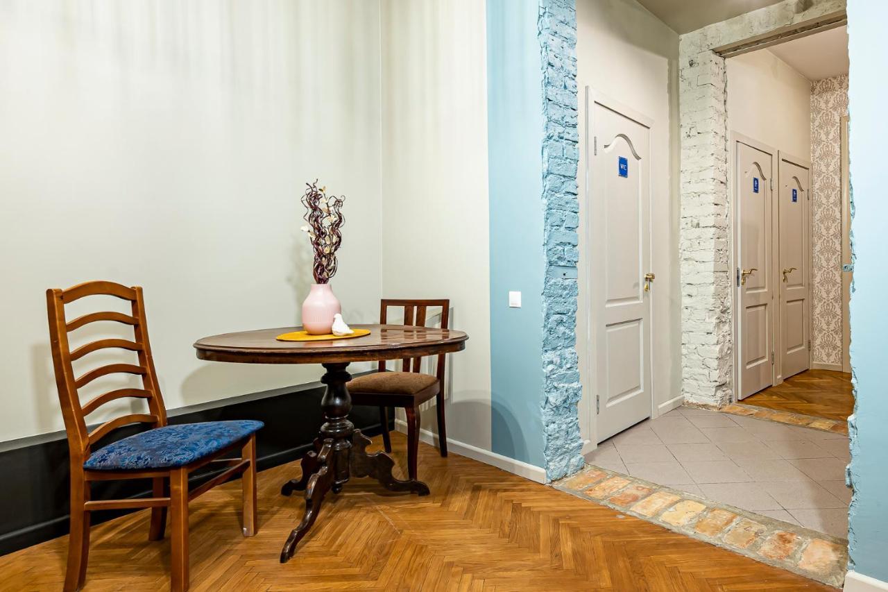 Blue Bird Hostel In Riga Old Town מראה חיצוני תמונה