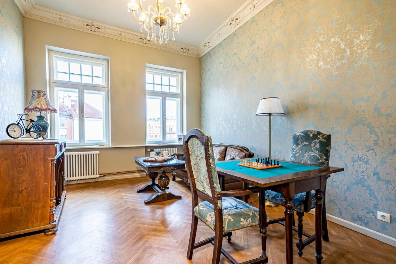 Blue Bird Hostel In Riga Old Town מראה חיצוני תמונה