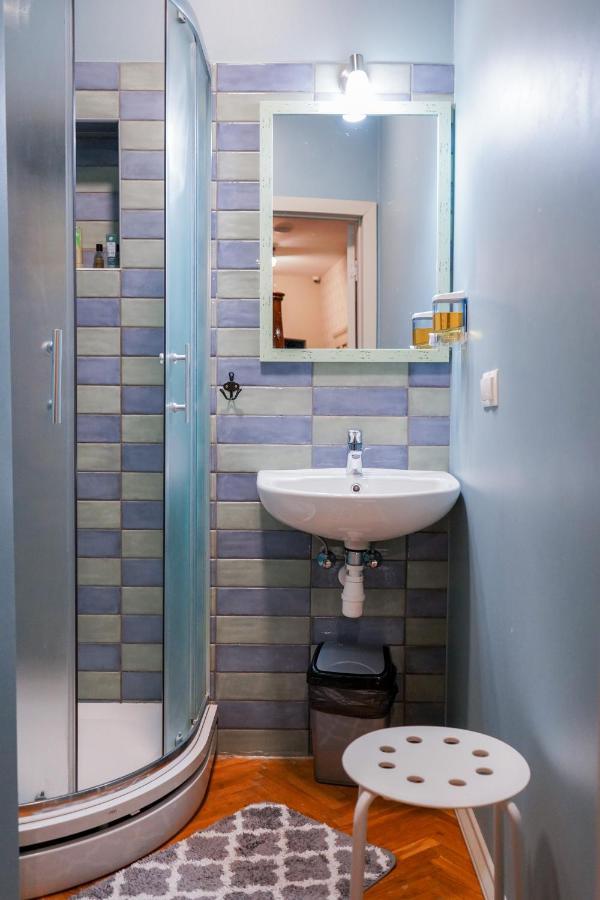 Blue Bird Hostel In Riga Old Town מראה חיצוני תמונה