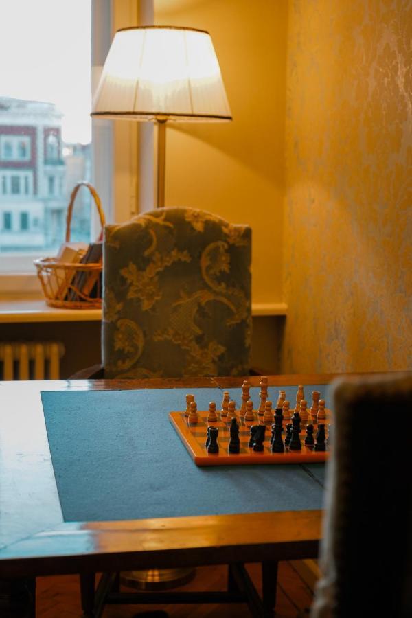 Blue Bird Hostel In Riga Old Town מראה חיצוני תמונה