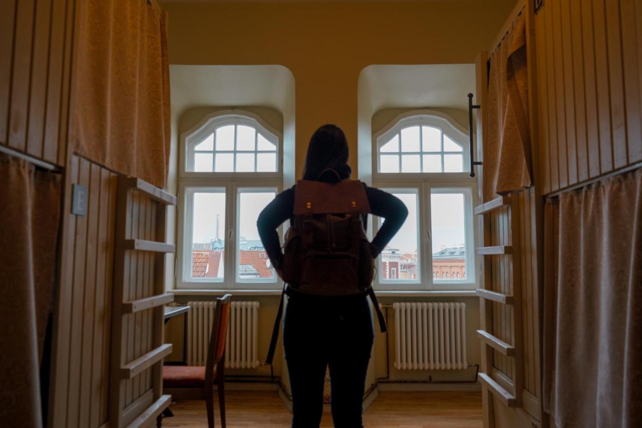 Blue Bird Hostel In Riga Old Town מראה חיצוני תמונה